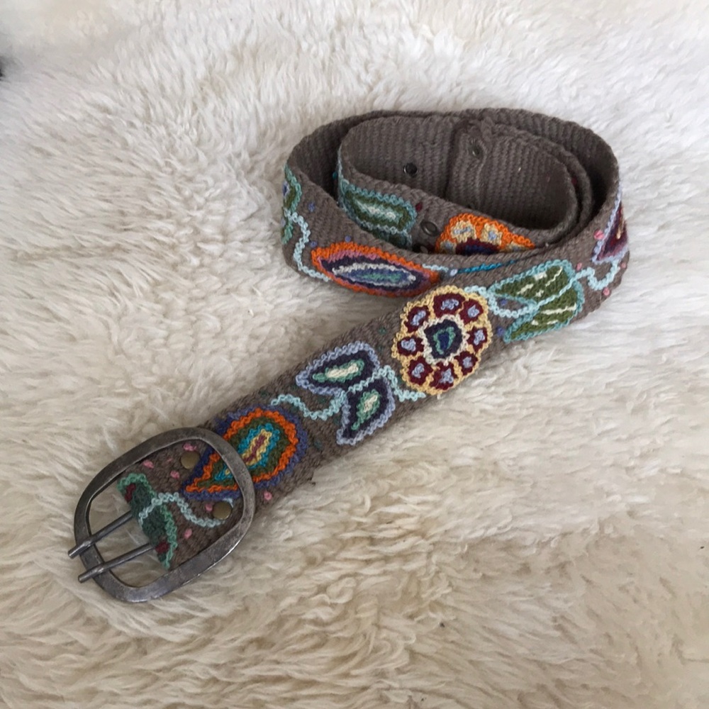 Embroidered Flowery Belt